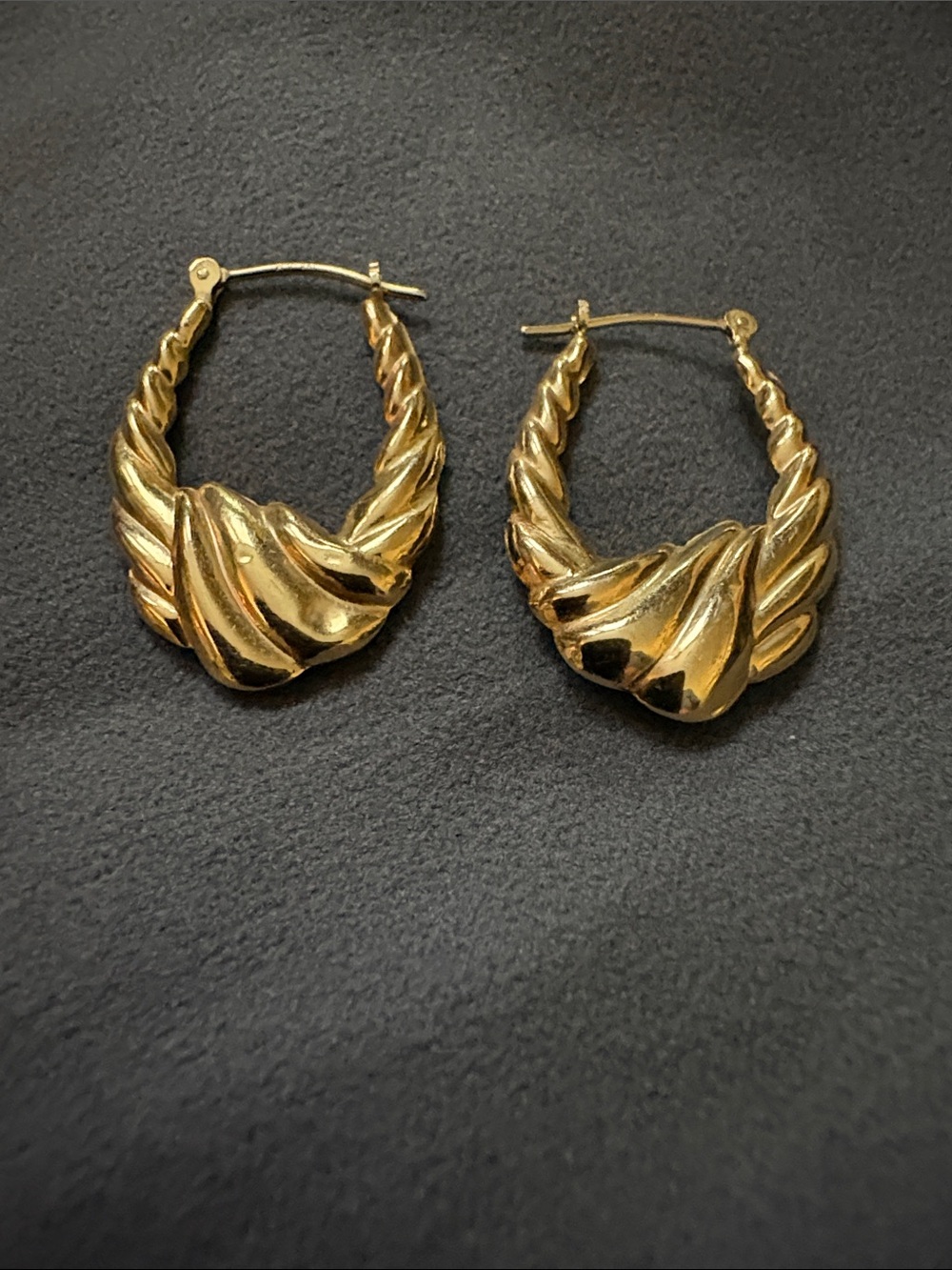 Vintage 14K Yellow Gold Twisted Scalloped Shrimp Hoop Earrings